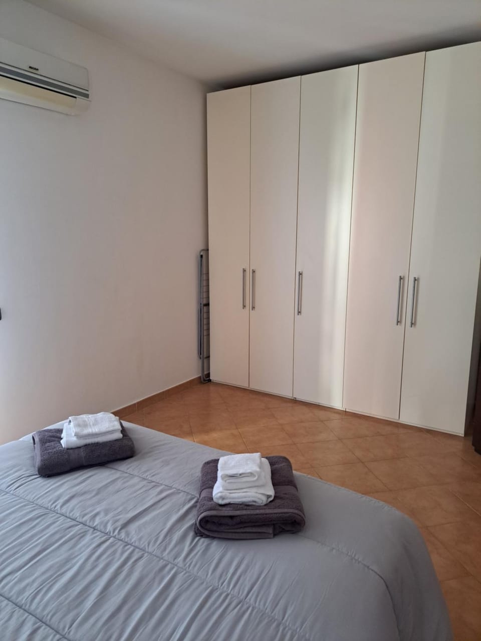 Bed, Photo of the whole room, Bedroom, towels, wardrobe, air conditioner