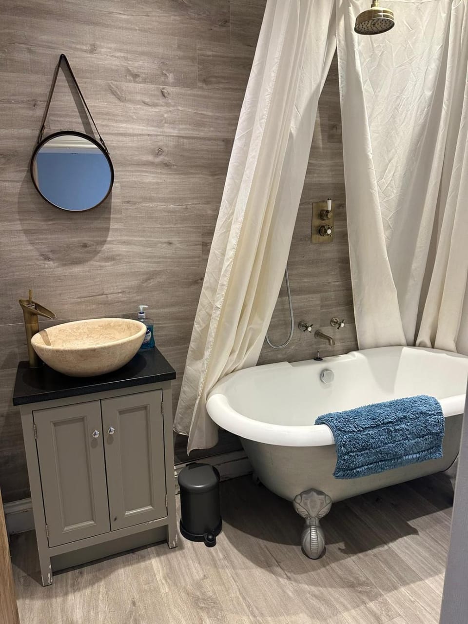 Bathroom, Bath