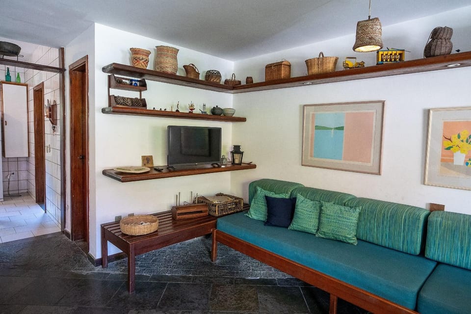 Charme e Conforto a Metros do Mar em Arraial. House in State of Rio de Janeiro