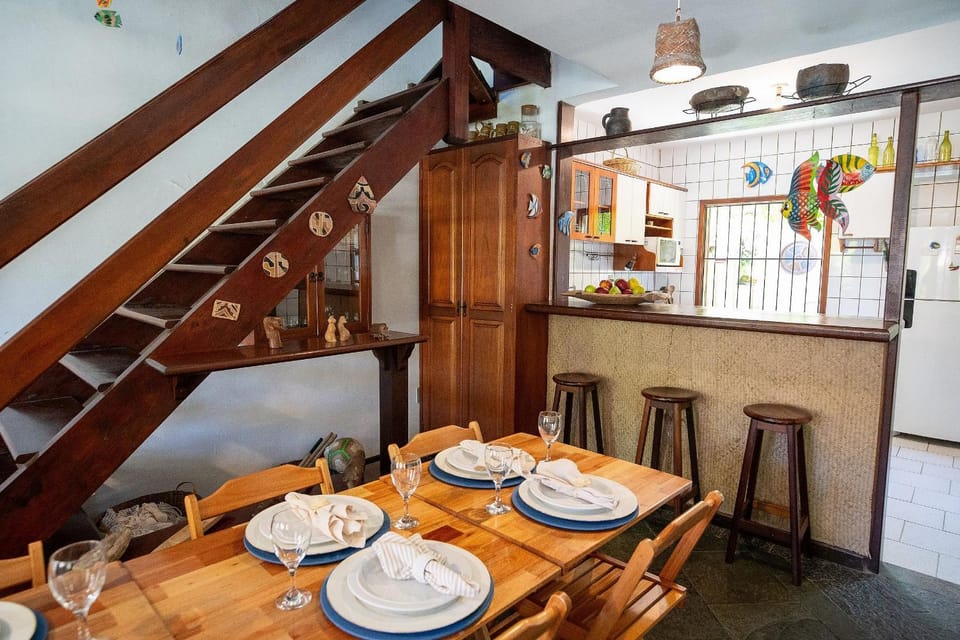 Charme e Conforto a Metros do Mar em Arraial. House in State of Rio de Janeiro