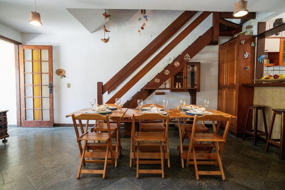 Charme e Conforto a Metros do Mar em Arraial. House in State of Rio de Janeiro
