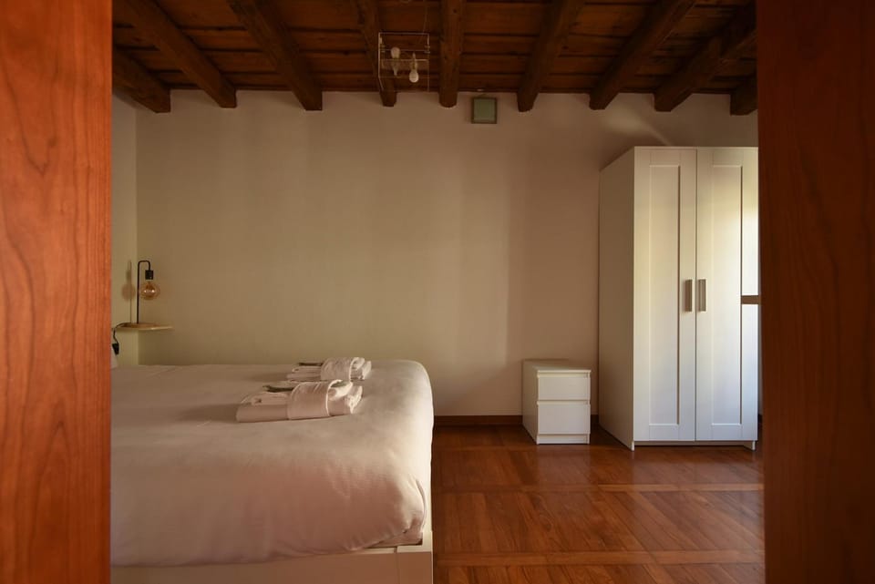 Bed, Bedroom, towels, wardrobe