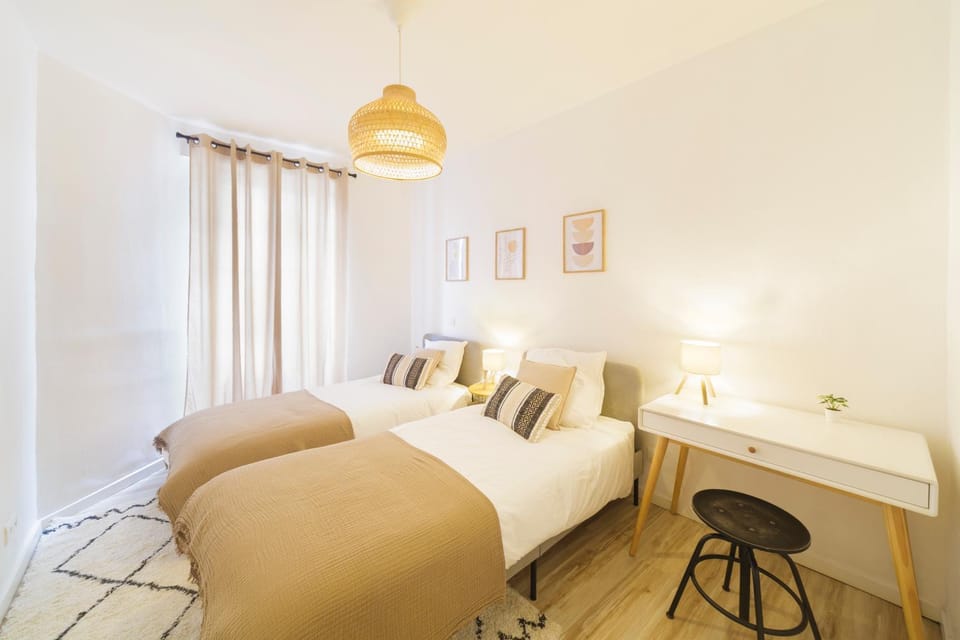 Bed, Photo of the whole room, Seating area, Bedroom
