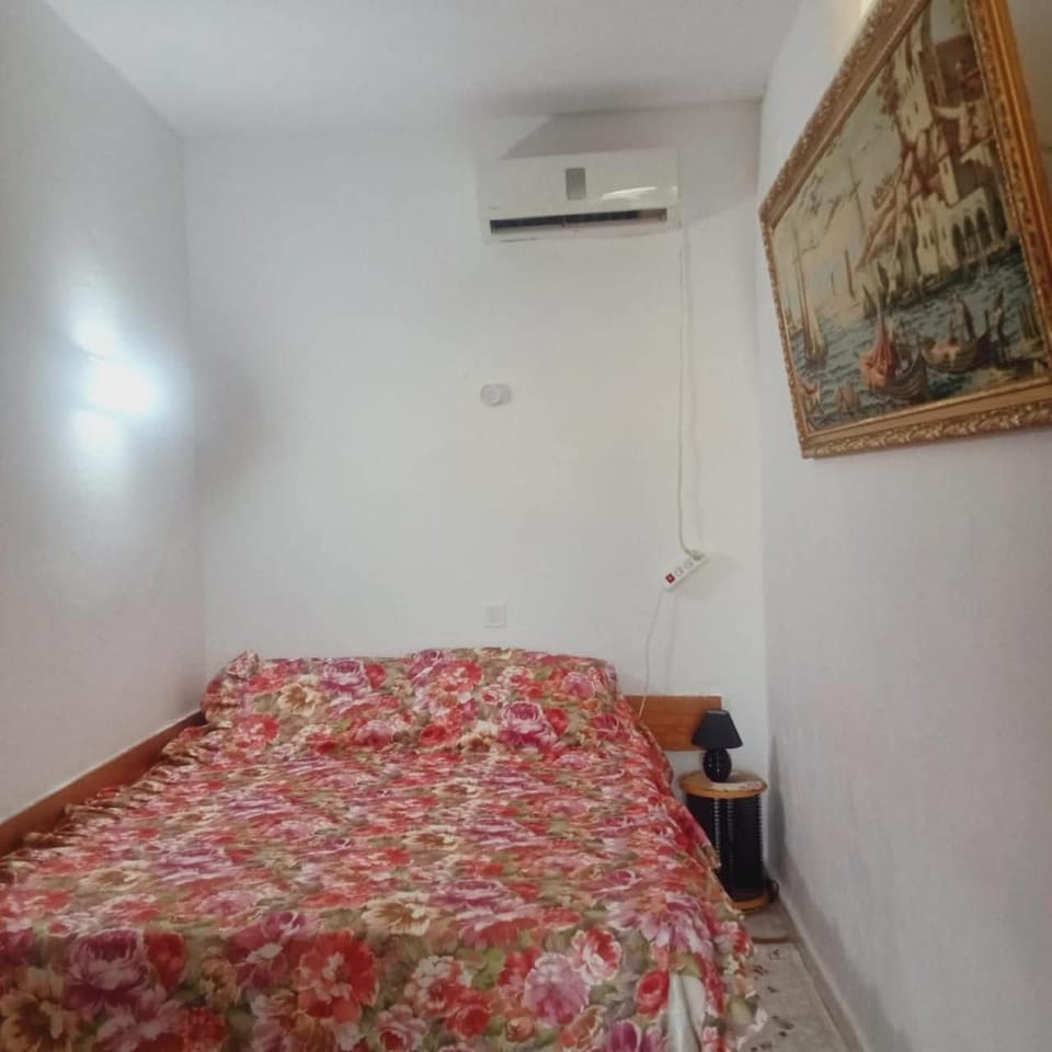 Bed, Photo of the whole room, Bedroom, air conditioner