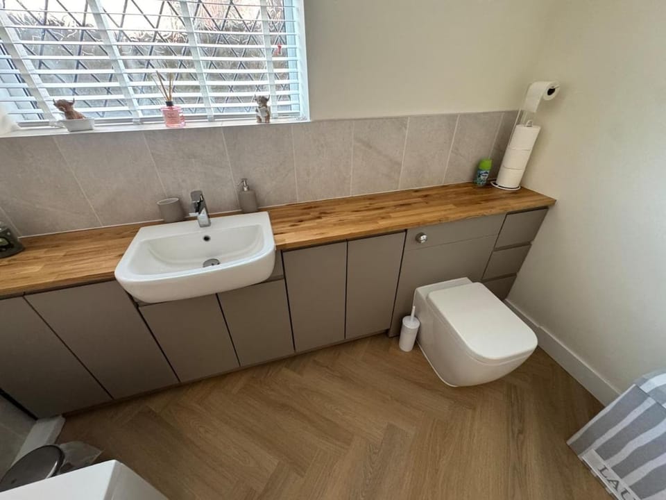 2 Bedroom Bungalow by the Arches House in England