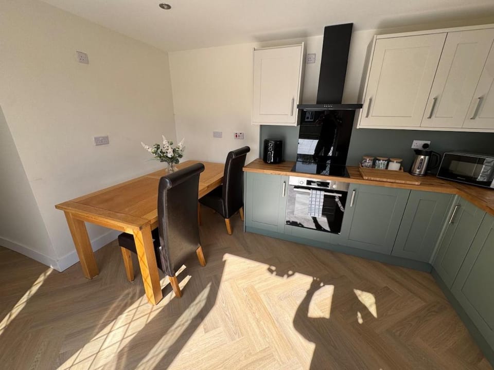 2 Bedroom Bungalow by the Arches House in England