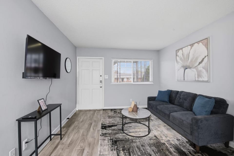 Chic space just minutes from downtown Durham Apartment in Durham