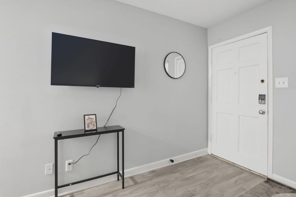 Chic space just minutes from downtown Durham Apartment in Durham