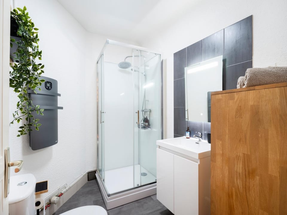 Shower, Toilet, Bathroom, heating