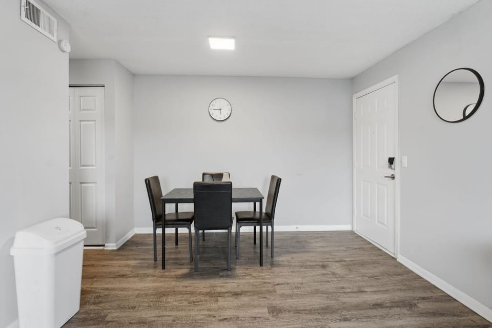 Modern 1BR Apartment Mid-Term Stay Durham Apartment in Durham