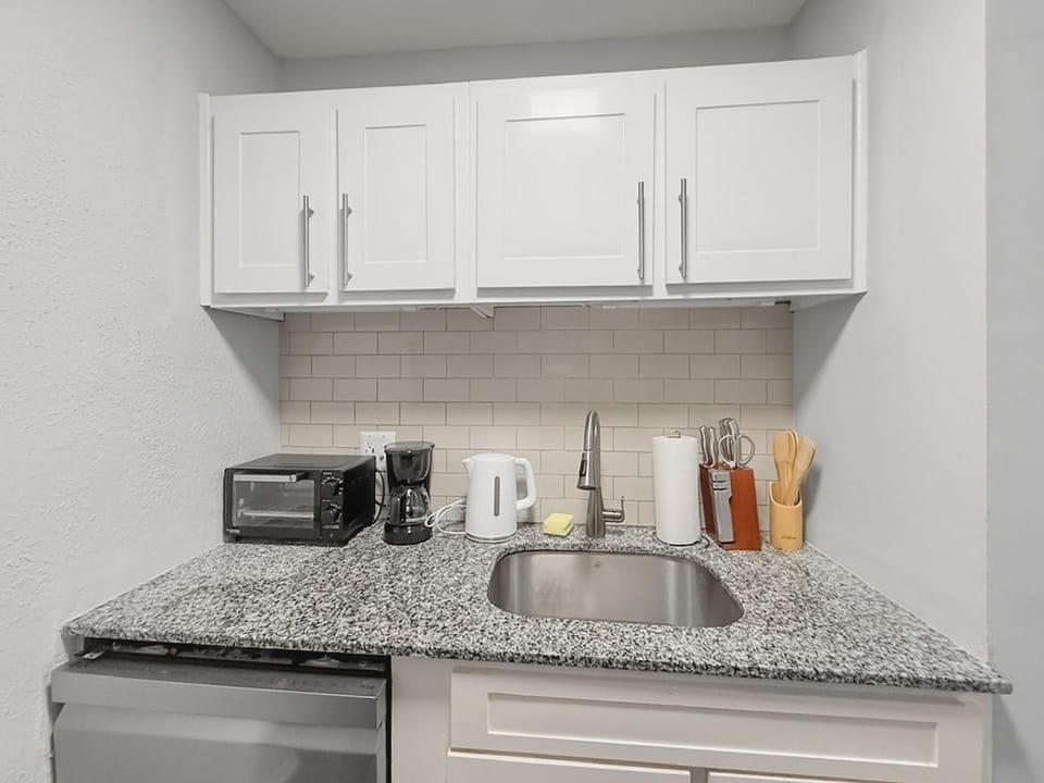 Modern 1BR Apartment Mid-Term Stay Durham Apartment in Durham