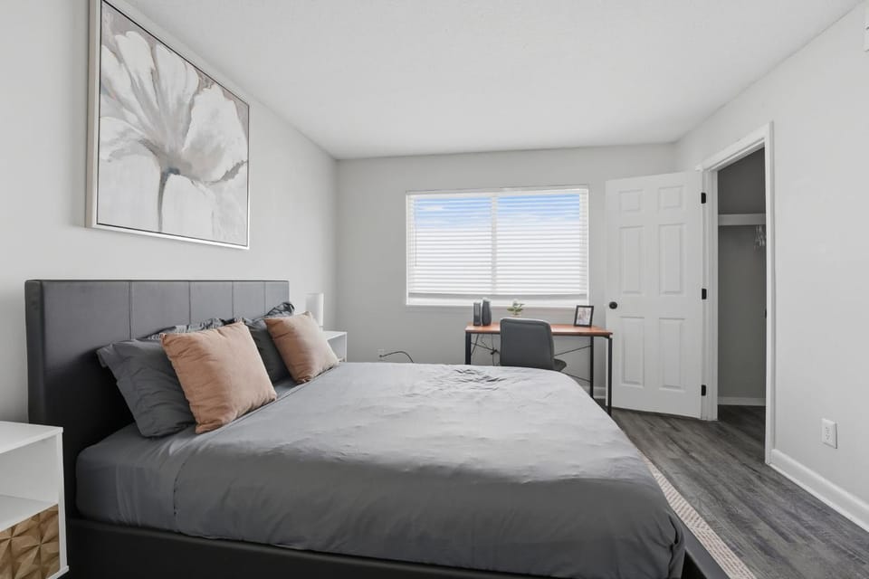 Modern & Spacious 1BR Apartment I Gym I Pool Apartment in Durham