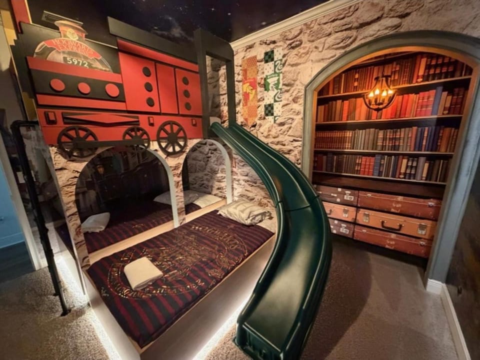 Bedroom, children, young children, older children