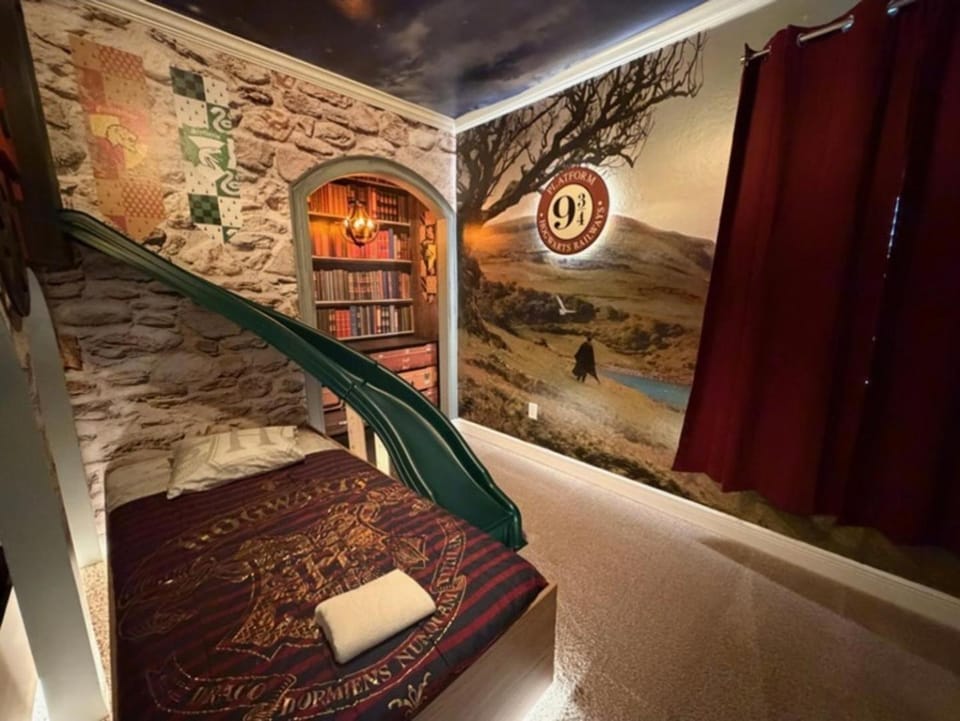 Bedroom, bunk bed