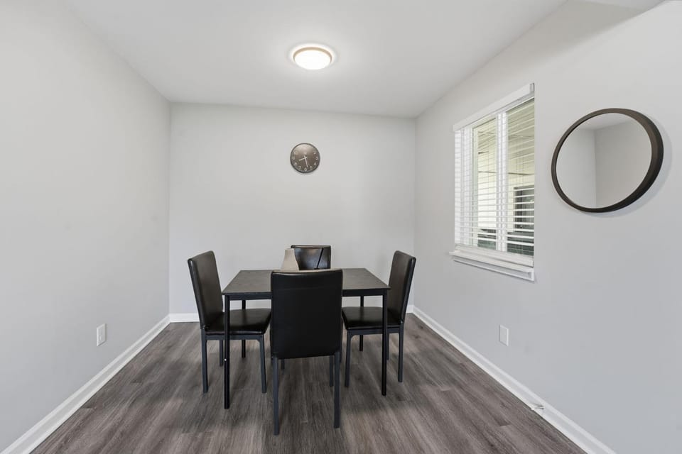 Modern 2BR Fast WiFi Near Duke Apartment in Durham
