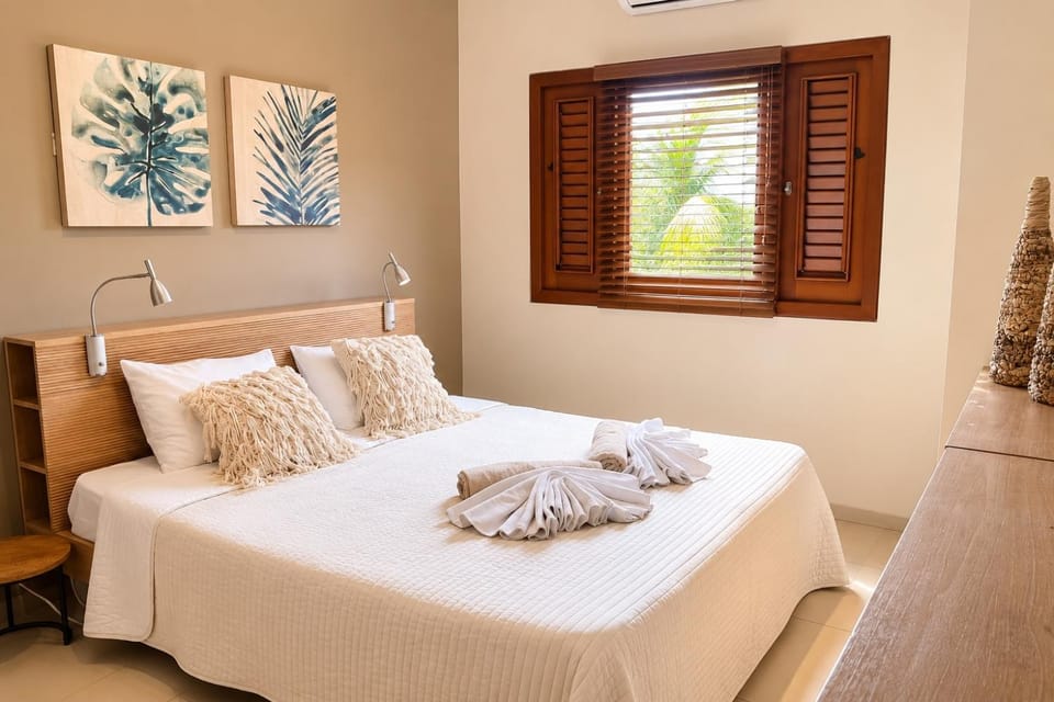 Bed, Bedroom, towels, air conditioner