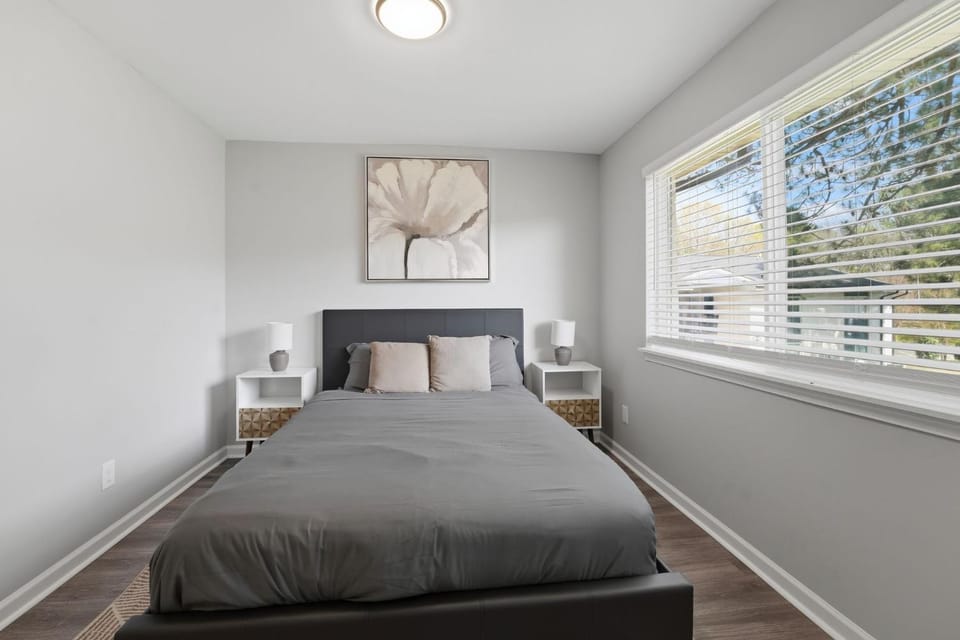 Simple, Modern Comfort Centrally Located I Gym Apartment in Durham