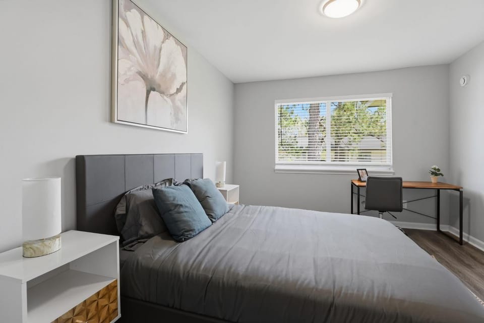 Simple, Modern Comfort Centrally Located I Gym Apartment in Durham
