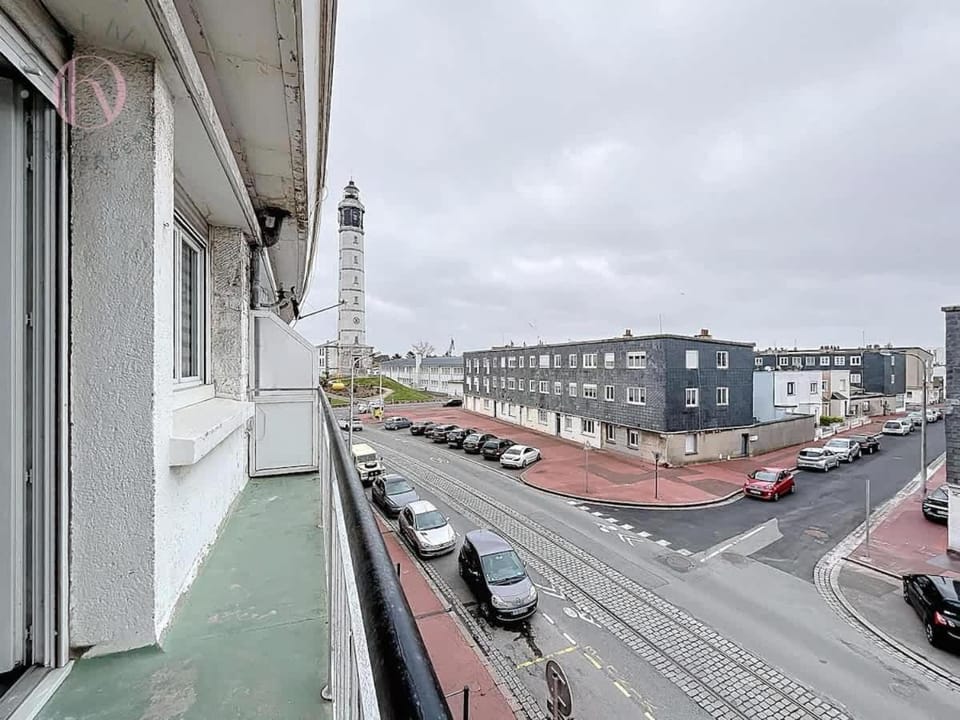 Le Repere du Phare - 2CH & Balcon Apartment in Calais