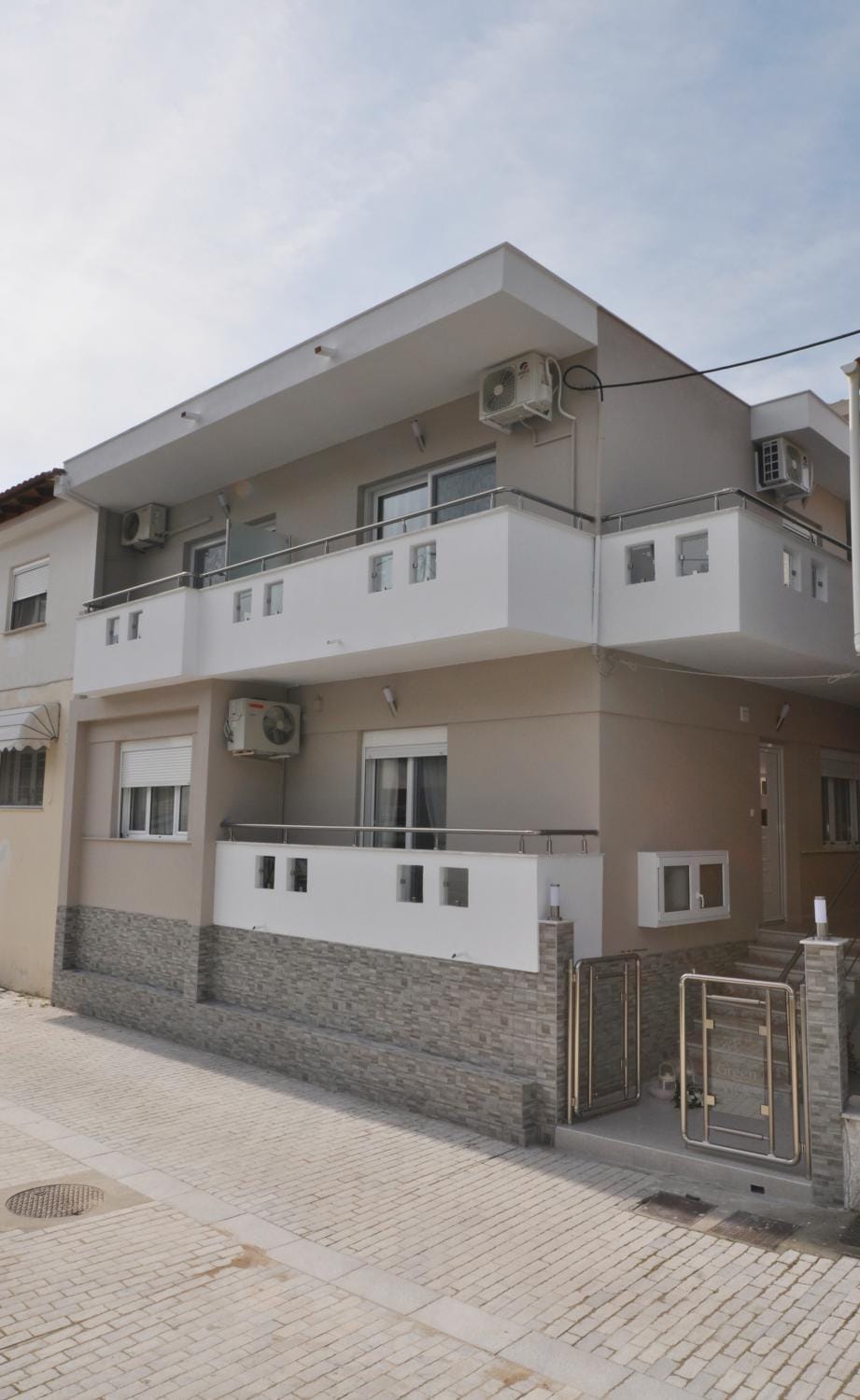 Facade/entrance