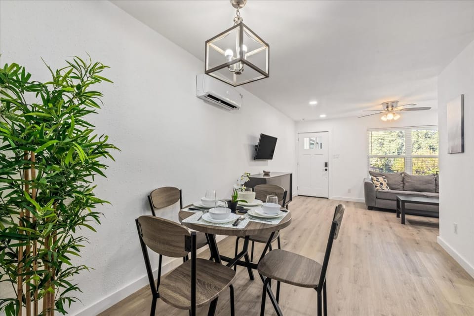 Comfy Montrose Flat -Midtown -Downtown -WiFi M7 Apartment in Harris County
