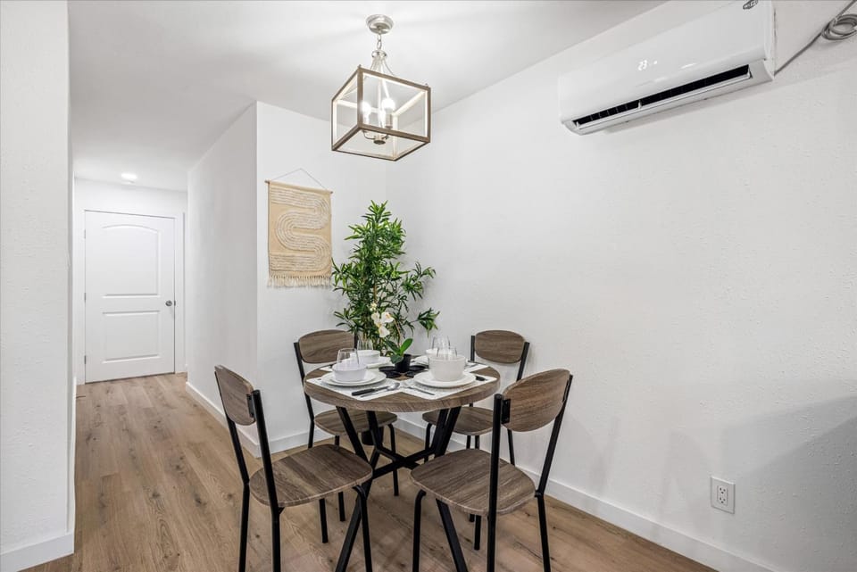 Comfy Montrose Flat -Midtown -Downtown -WiFi M7 Apartment in Harris County
