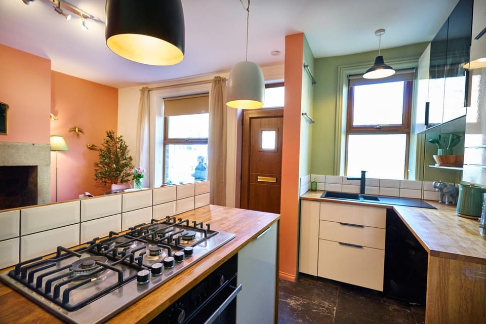 Stylish 2BR Home, Central Hebden Bridge Escape, Boho House House in Hebden Bridge