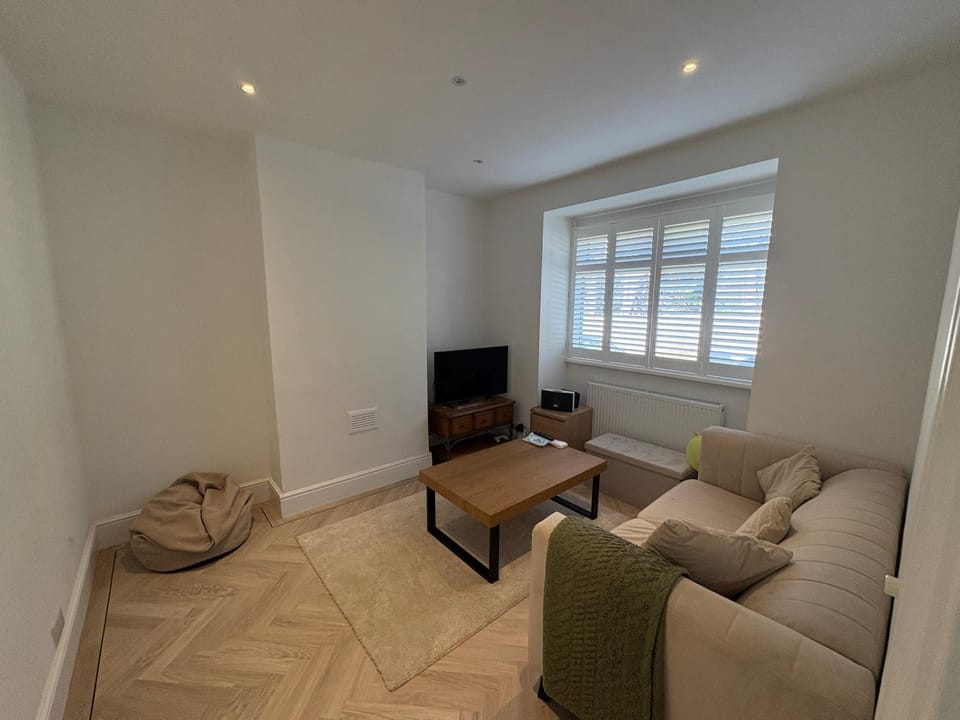 The Music House - Cosy retreat with Vinyl & Vibes House in Tonbridge and Malling District