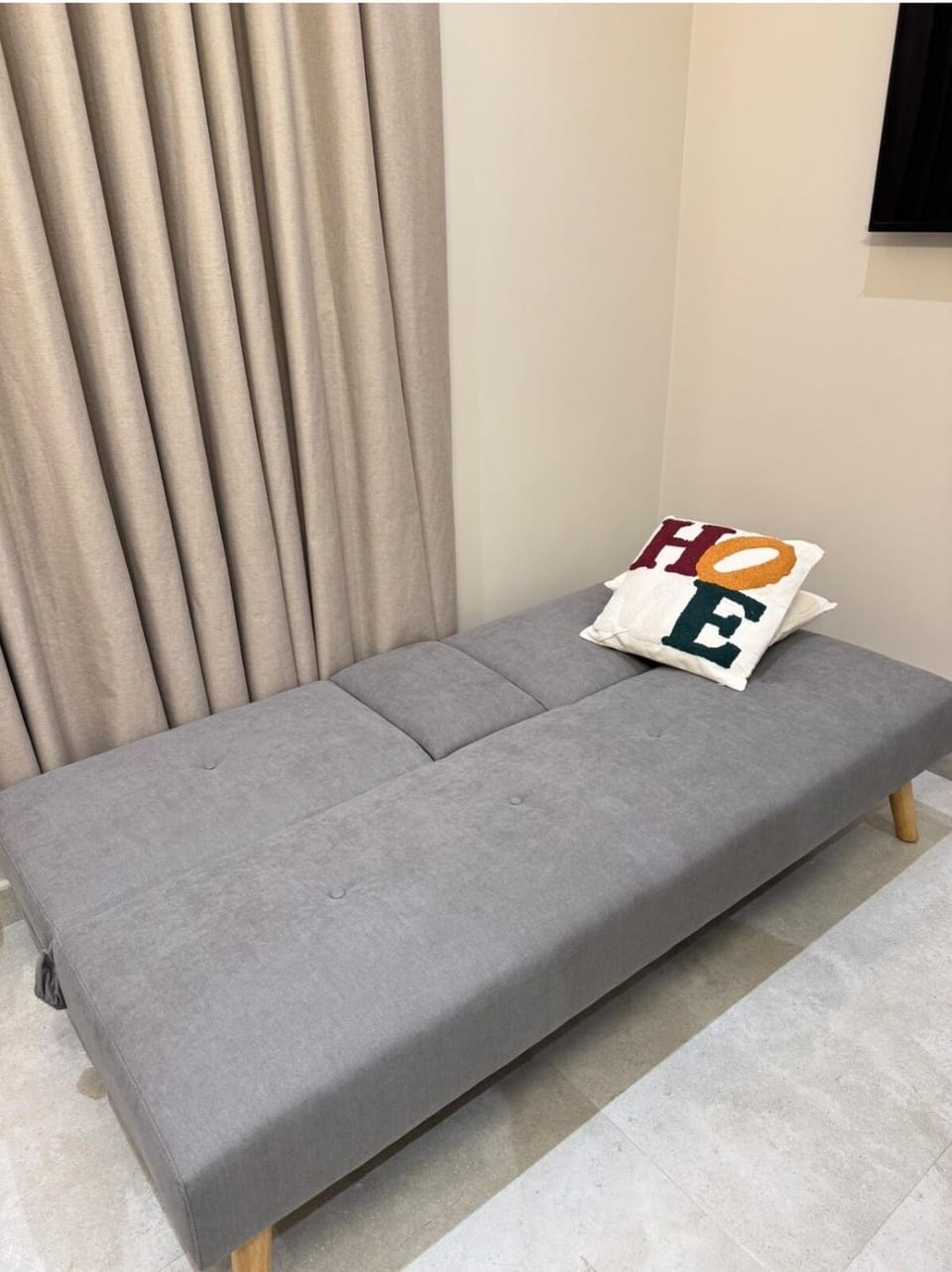 Studio with a king size bed and a sofa that can be converted into a bed Apartment in Medina
