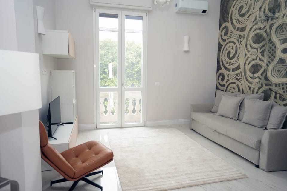 TV and multimedia, Living room, Seating area, air conditioner