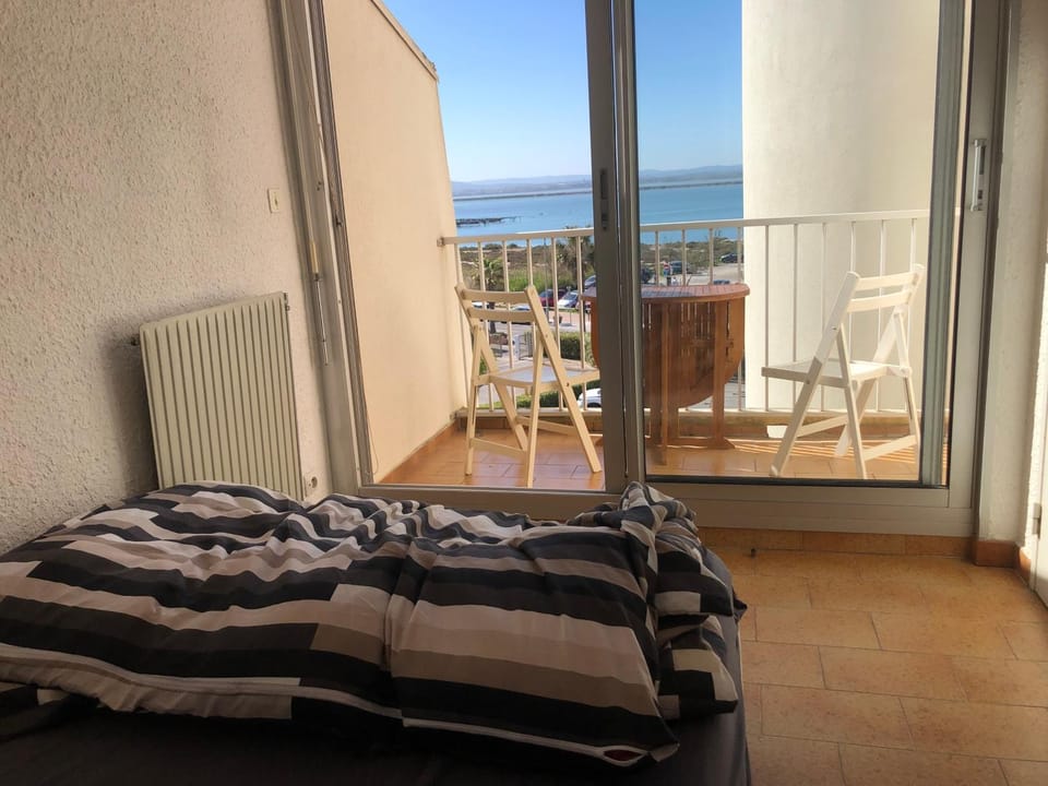 Bedroom, Lake view