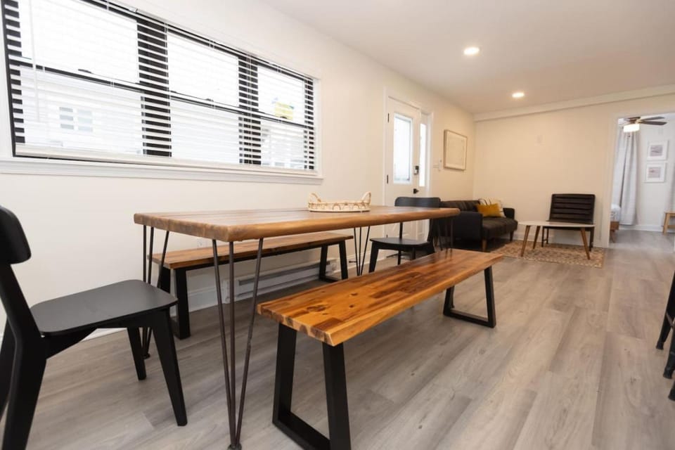 Buttercup House, AC, Free Parking, Sleeps 9, Deck House in Wildwood