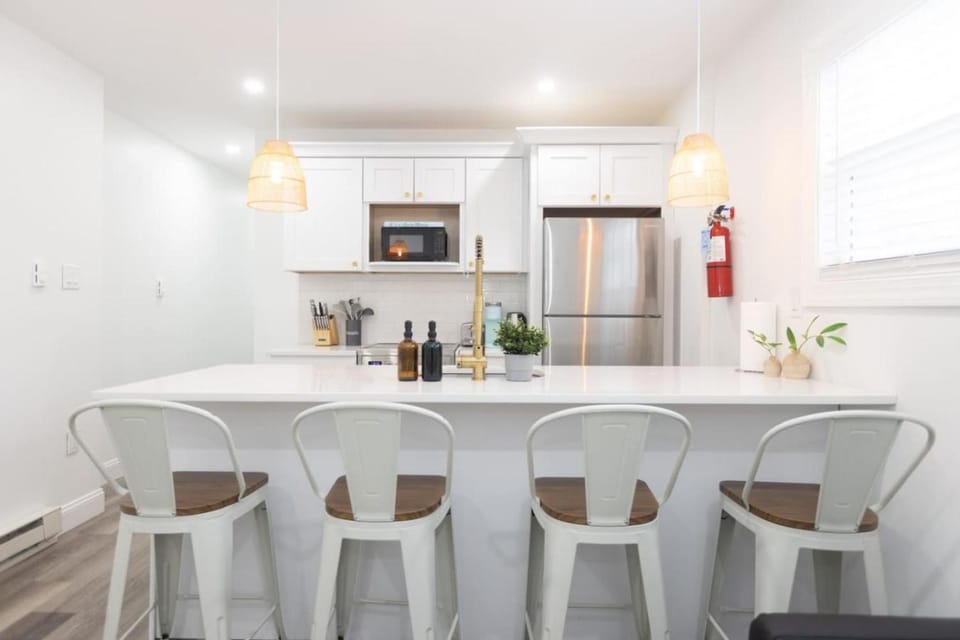Coastal Charm, 1st floor, AC, KingB, Free parking House in Wildwood
