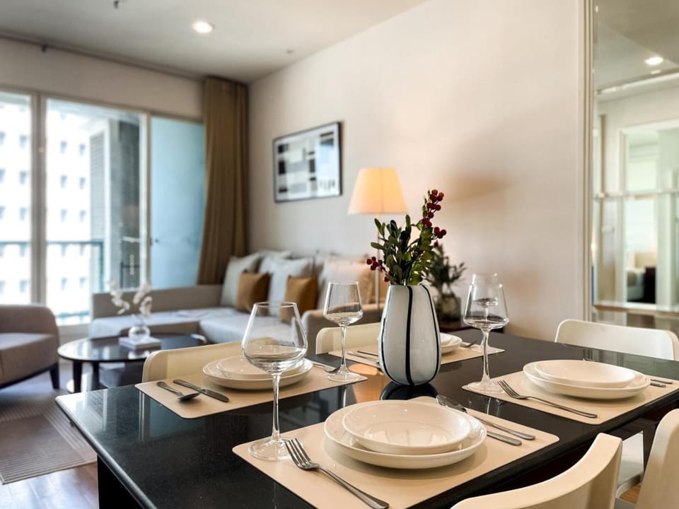 300m BTS l Large 68 sqm l Pool and Sauna Apartment in Bangkok