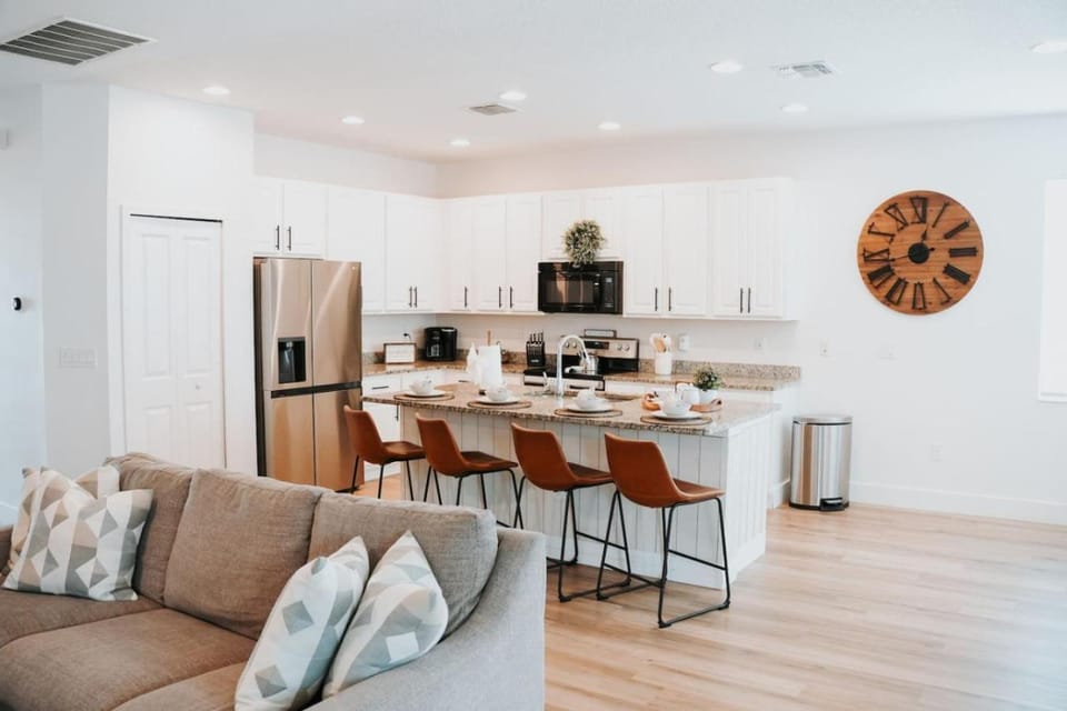 Spacious 5BR Sleeps 14 Near Disney House in Kissimmee