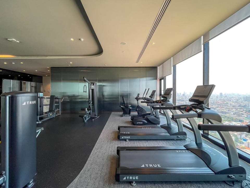 500m to BTS l Large 50 SQM l Sky Pool and Gym Apartment in Bangkok