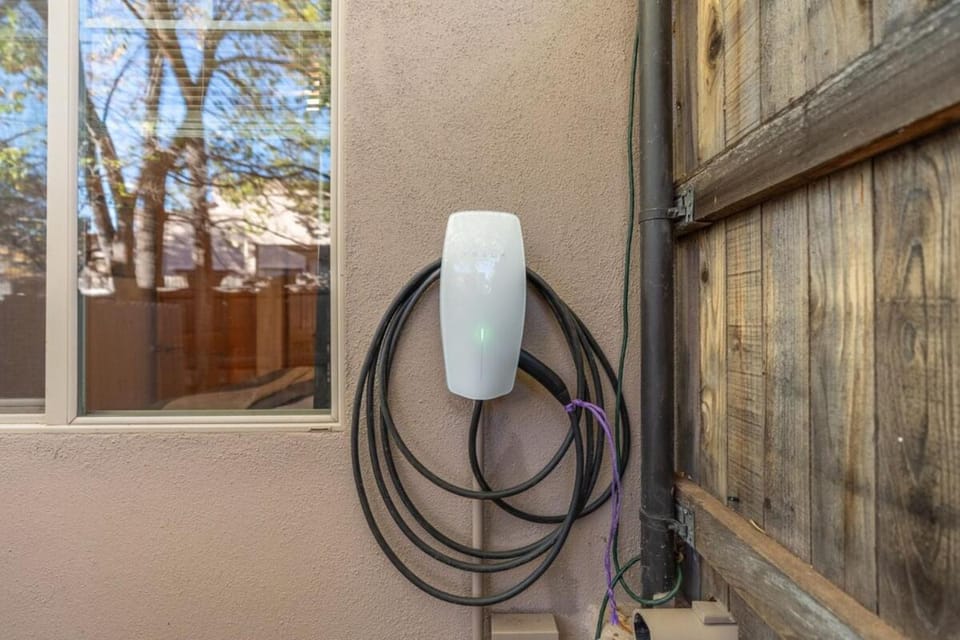 2BR Uptown Sedona Gem with EV Charger House in Sedona