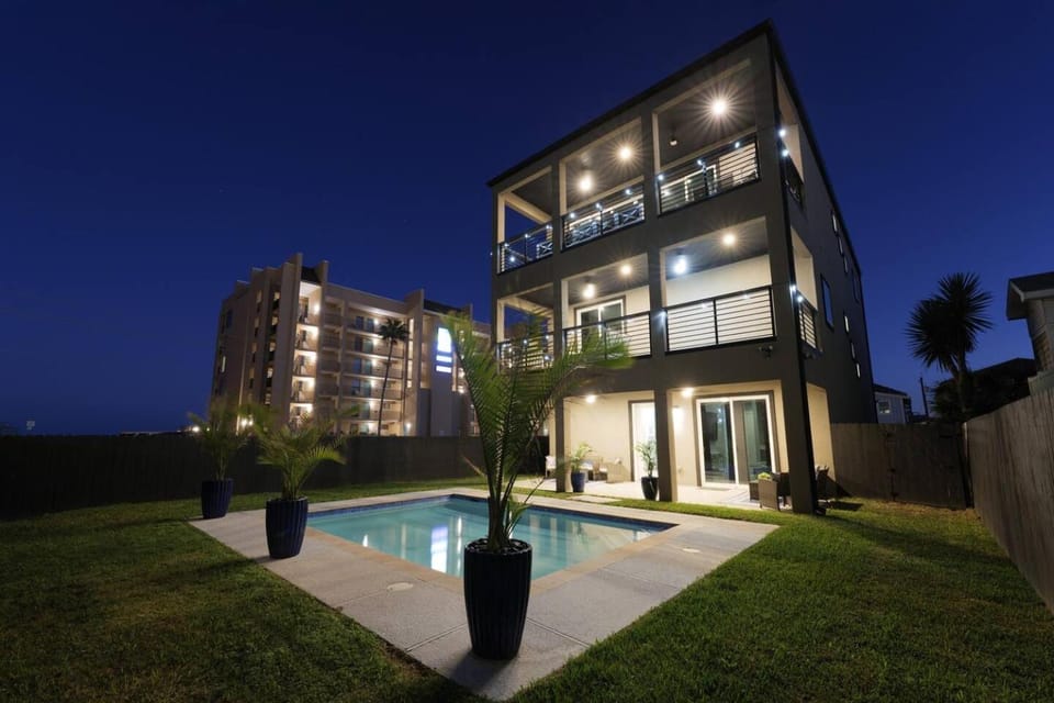 Property building, Swimming pool