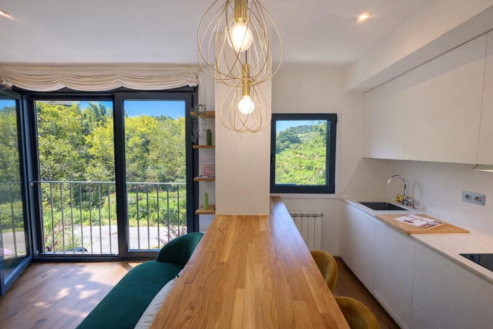 Natural landscape, Kitchen or kitchenette, Dining area, stove