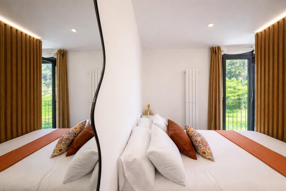 Bed, Living room, Photo of the whole room, Bedroom
