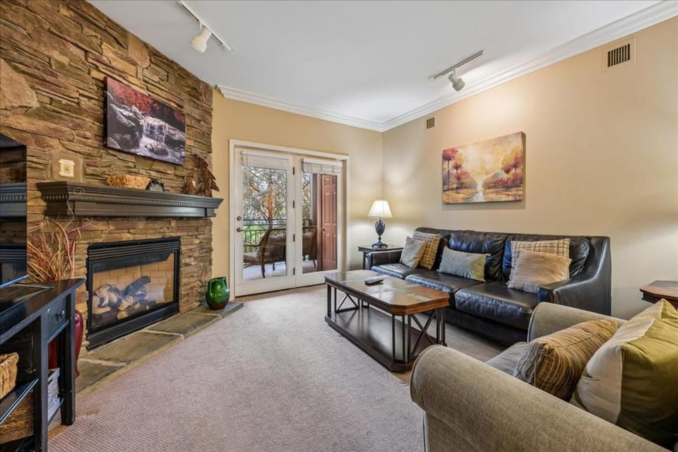 TV and multimedia, Living room, Seating area, fireplace, furniture