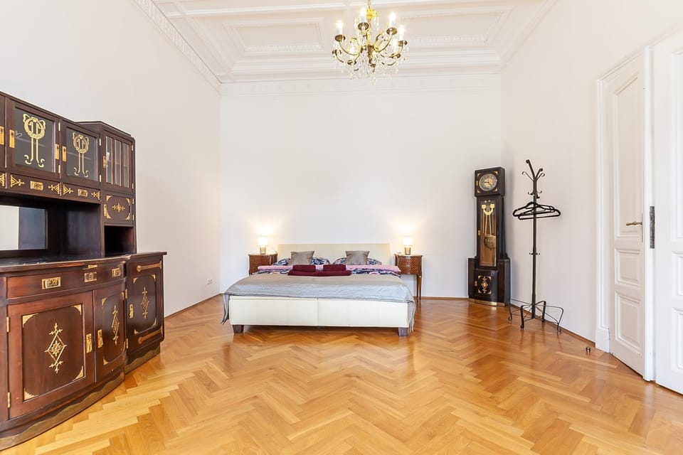 Bed, Photo of the whole room, Bedroom