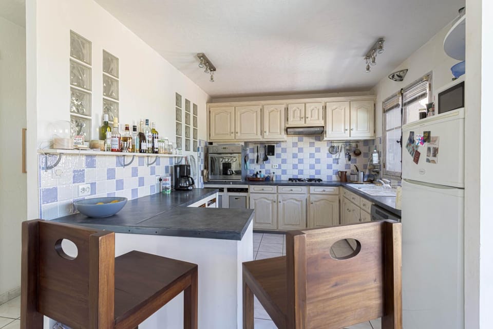 Kitchen or kitchenette, Living room