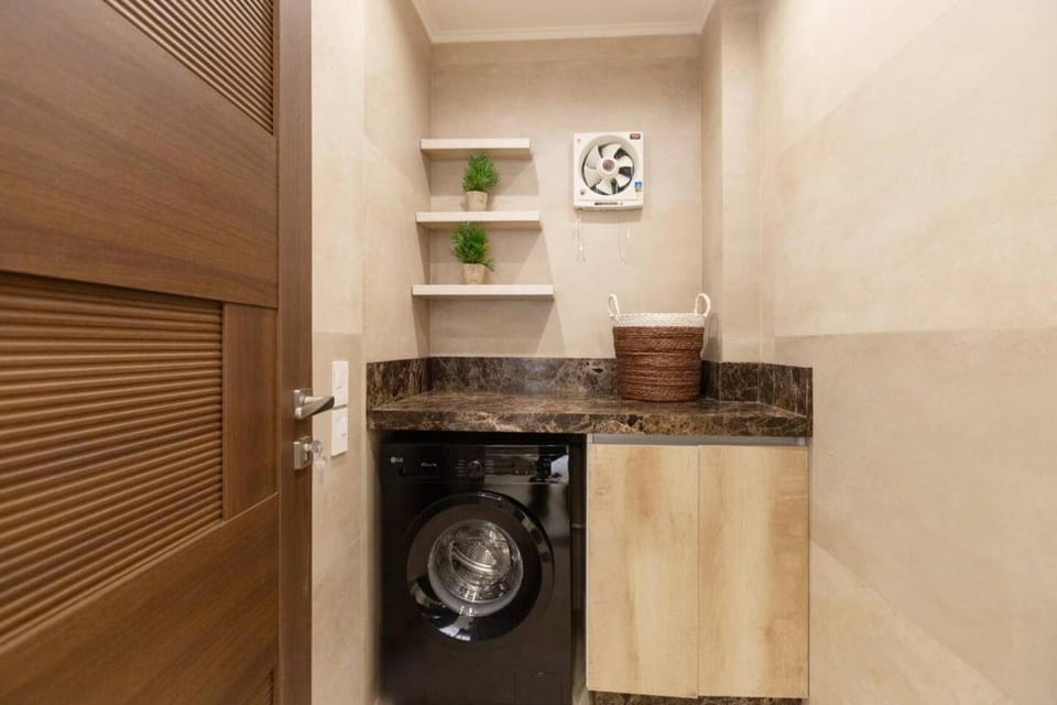 Stylish 3BR Central Stay | Near Airport | Sleeps 8 Apartment in Cairo Governorate