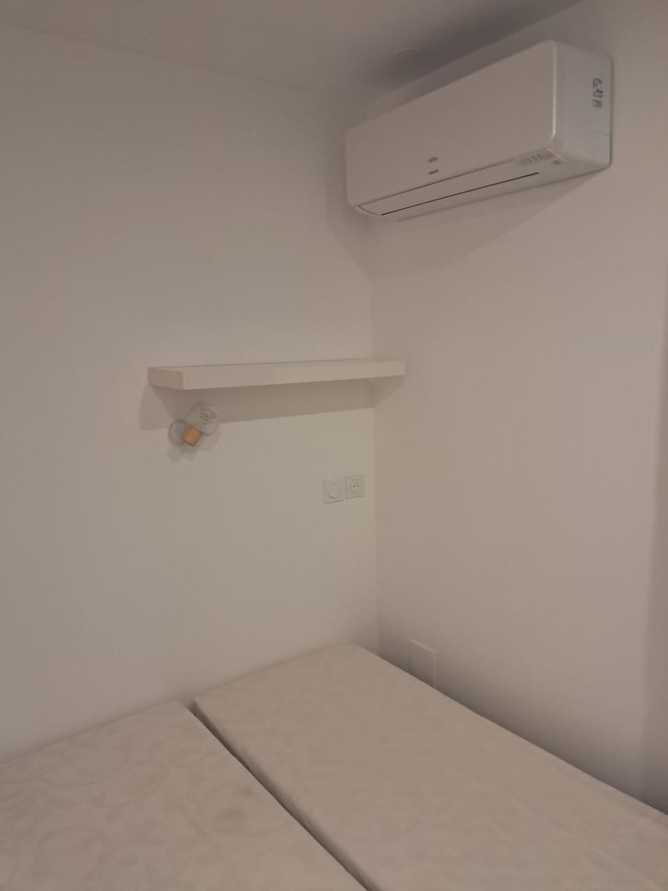 Bed, Photo of the whole room, Bedroom, air conditioner