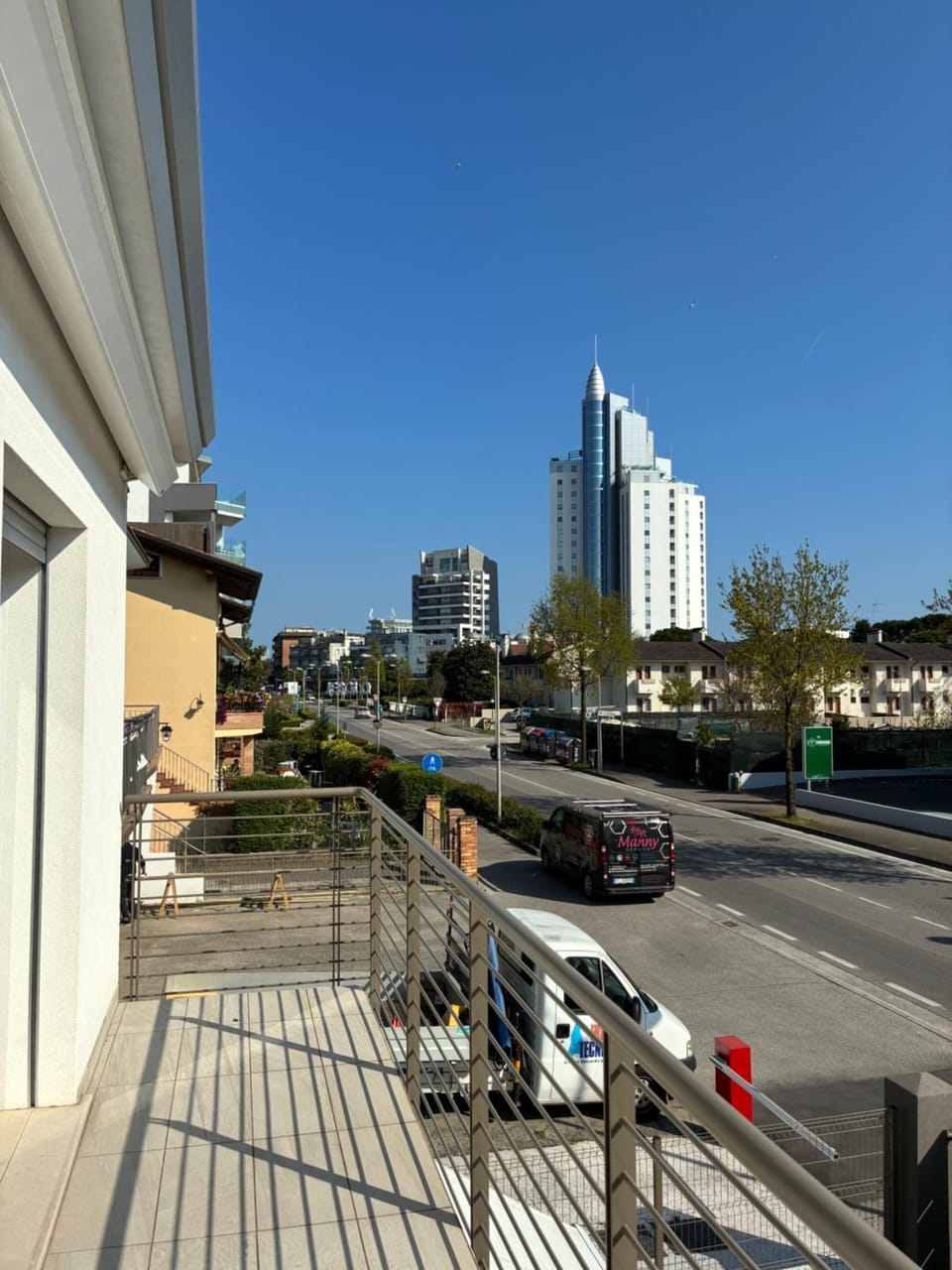 City view, Street view, Location