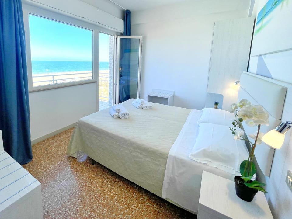 Bed, Bedroom, Sea view