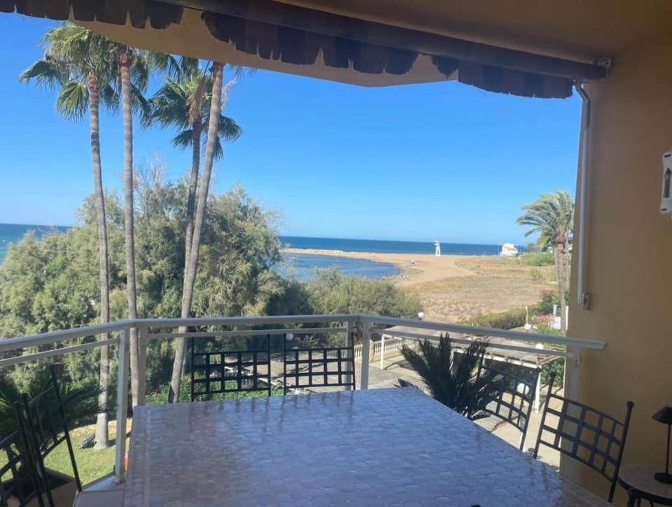 Day, Natural landscape, View (from property/room), Balcony/Terrace, Dining area, Sea view