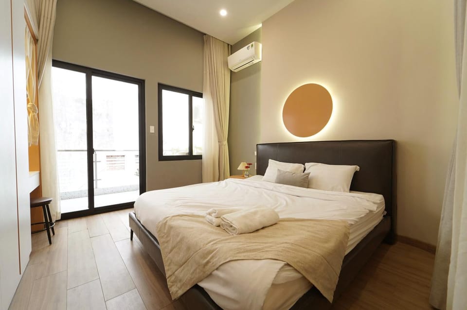 Bed, Photo of the whole room, Bedroom, air conditioner
