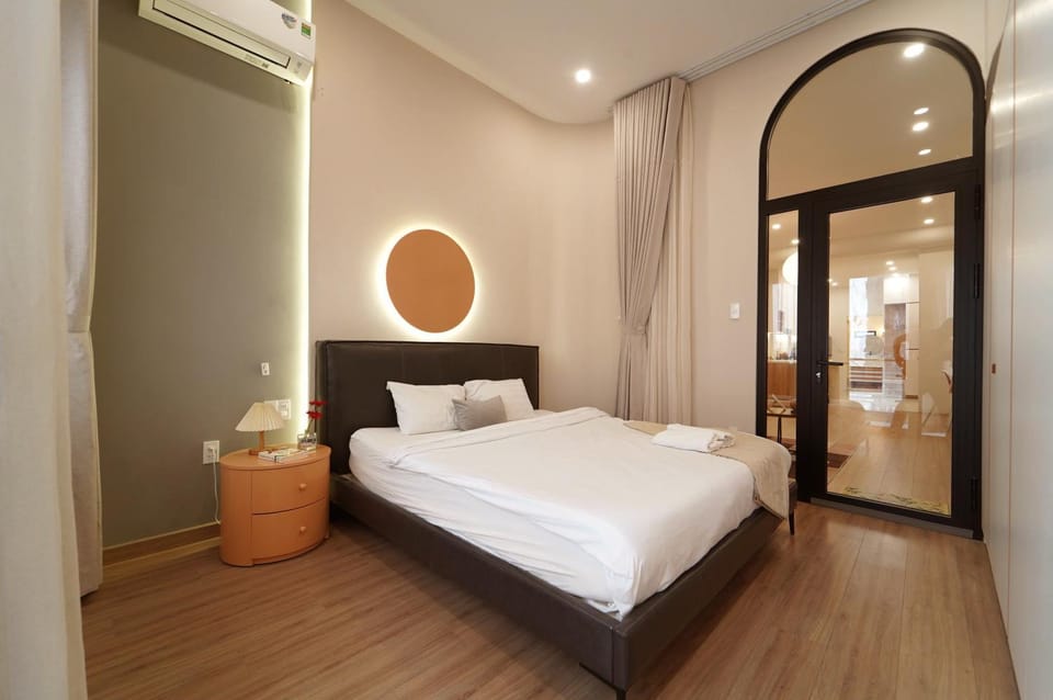 Bed, Photo of the whole room, Bedroom, wardrobe, air conditioner